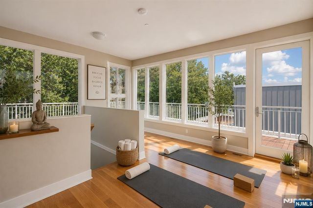 6 Vela Way, Edgewater, NJ 07020