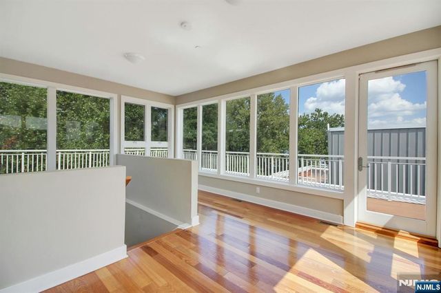 6 Vela Way, Edgewater, NJ 07020