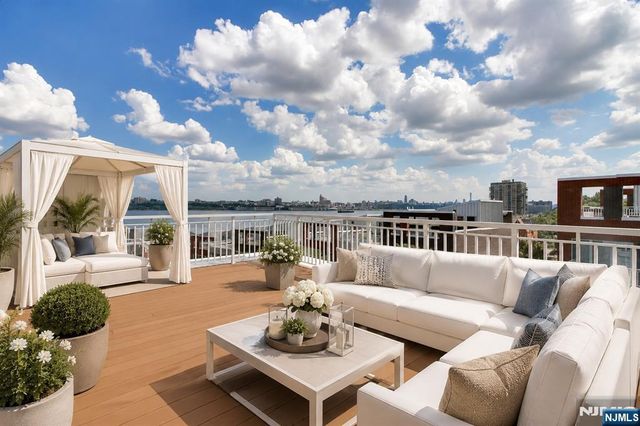 6 Vela Way, Edgewater, NJ 07020