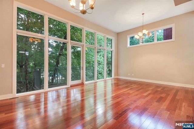 6 Vela Way, Edgewater, NJ 07020