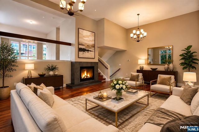 6 Vela Way, Edgewater, NJ 07020