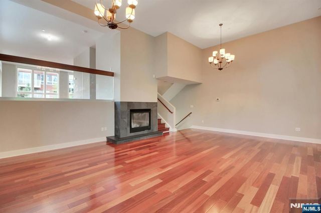 6 Vela Way, Edgewater, NJ 07020
