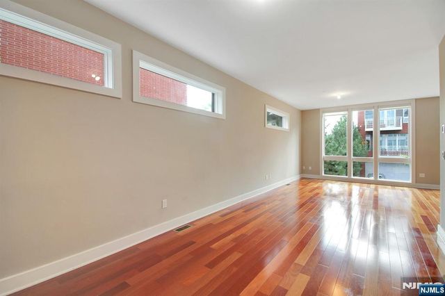 6 Vela Way, Edgewater, NJ 07020