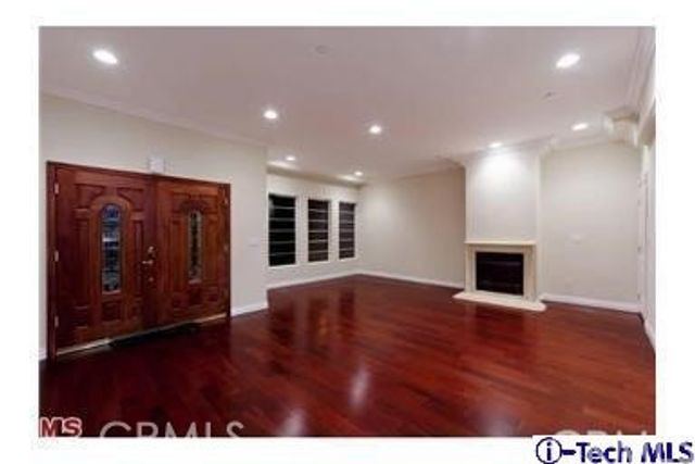 10214 Fernglen Avenue 4, Tujunga, CA 91042