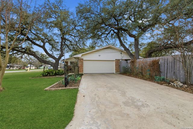 819 Pecan St., Blanco, TX 78606