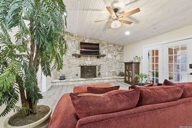 819 Pecan St., Blanco, TX 78606