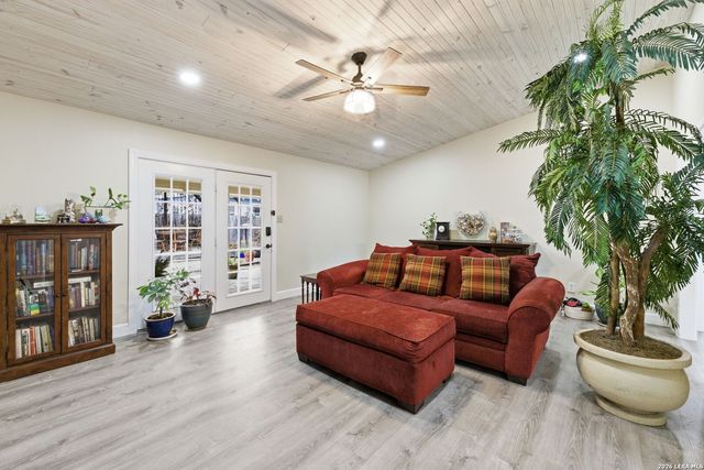 819 Pecan St., Blanco, TX 78606