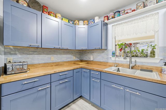 819 Pecan St., Blanco, TX 78606