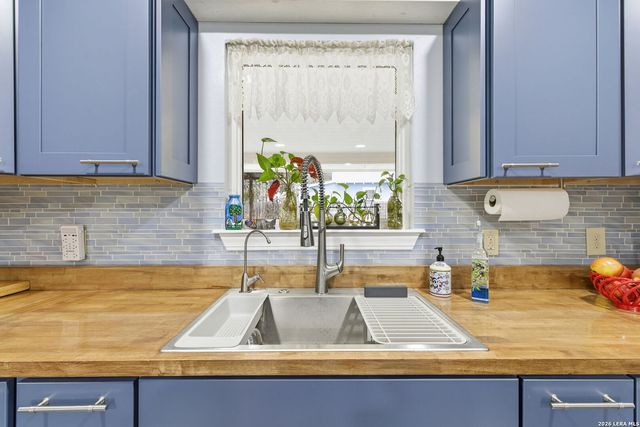 819 Pecan St., Blanco, TX 78606