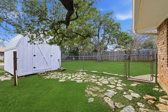 819 Pecan St., Blanco, TX 78606