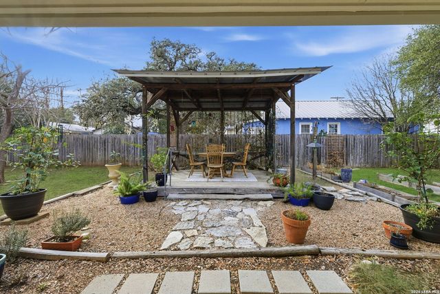 819 Pecan St., Blanco, TX 78606