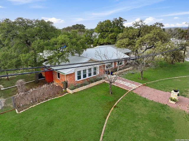 819 Pecan St., Blanco, TX 78606