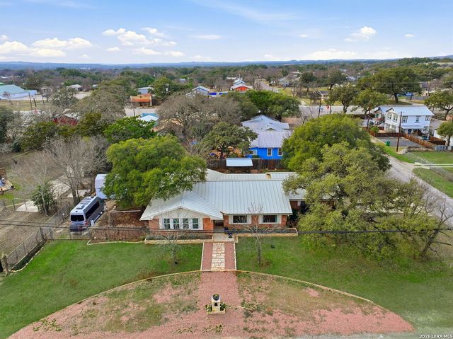 819 Pecan St., Blanco, TX 78606