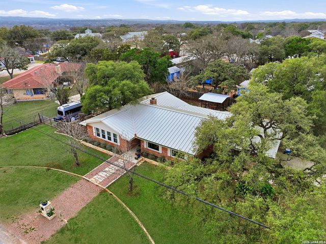 819 Pecan St., Blanco, TX 78606