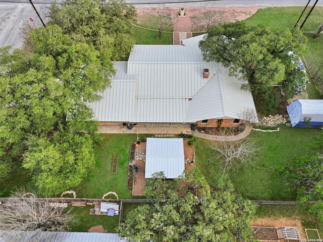 819 Pecan St., Blanco, TX 78606