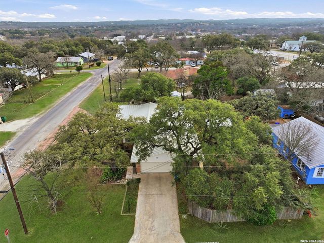 819 Pecan St., Blanco, TX 78606