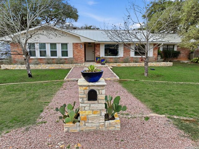 819 Pecan St., Blanco, TX 78606