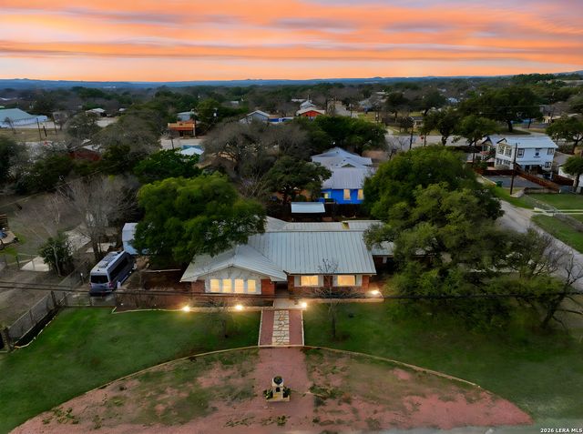 819 Pecan St., Blanco, TX 78606