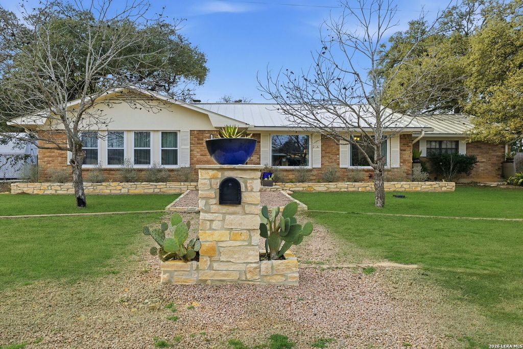 819 Pecan St., Blanco, TX 78606