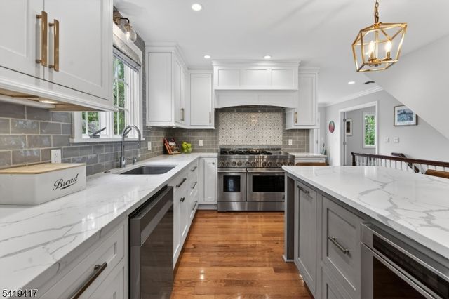 20 Parkview Dr, Millburn Twp., NJ 07041