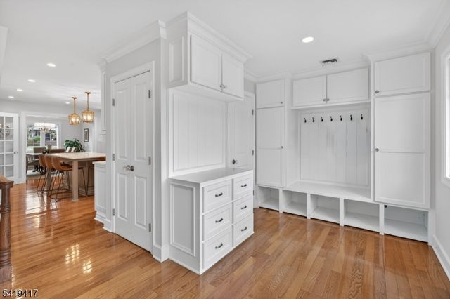 20 Parkview Dr, Millburn Twp., NJ 07041