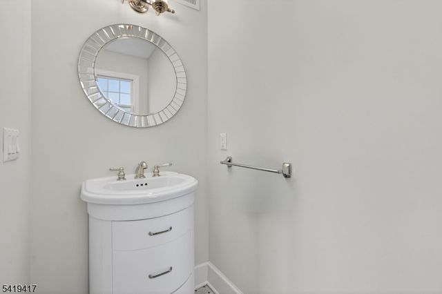 20 Parkview Dr, Millburn Twp., NJ 07041