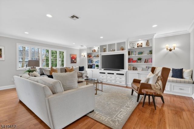 20 Parkview Dr, Millburn Twp., NJ 07041
