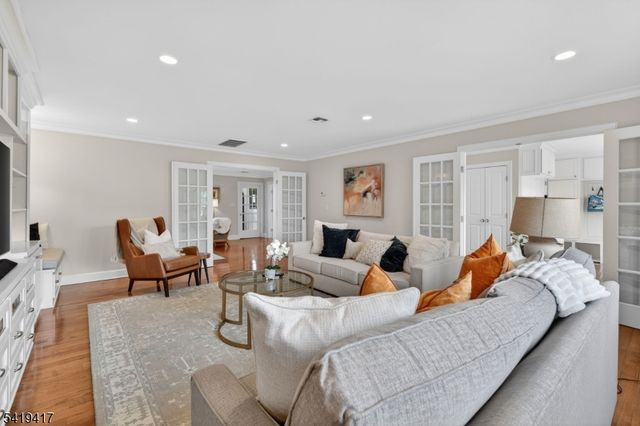 20 Parkview Dr, Millburn Twp., NJ 07041