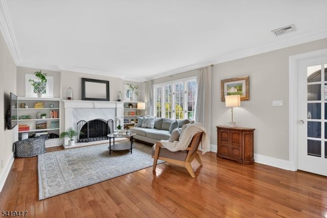 20 Parkview Dr, Millburn Twp., NJ 07041