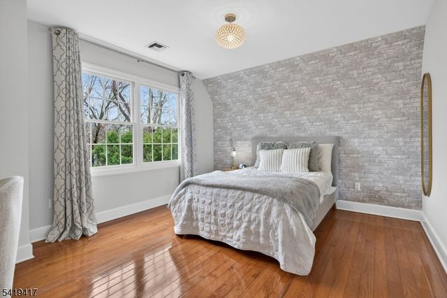 20 Parkview Dr, Millburn Twp., NJ 07041