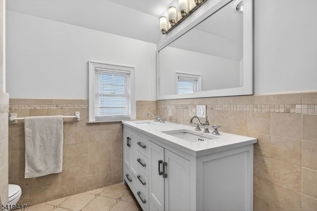 20 Parkview Dr, Millburn Twp., NJ 07041
