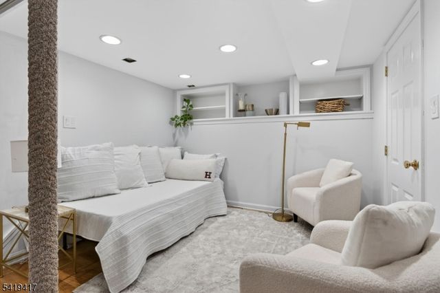 20 Parkview Dr, Millburn Twp., NJ 07041