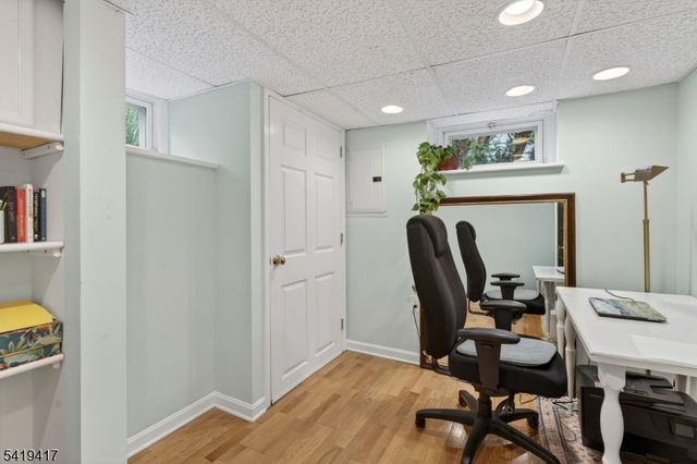 20 Parkview Dr, Millburn Twp., NJ 07041