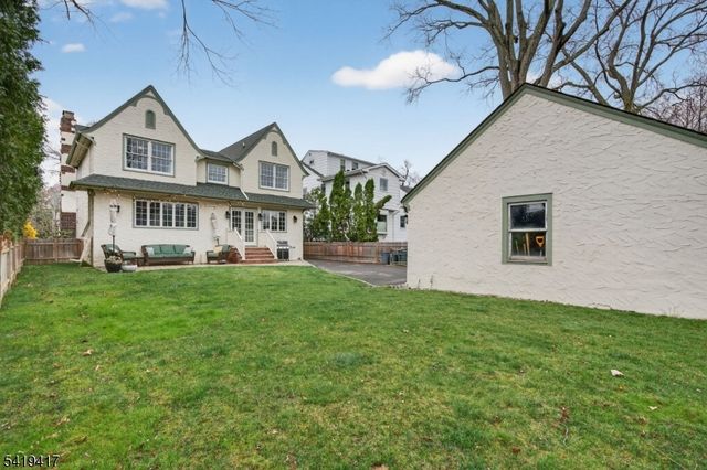20 Parkview Dr, Millburn Twp., NJ 07041