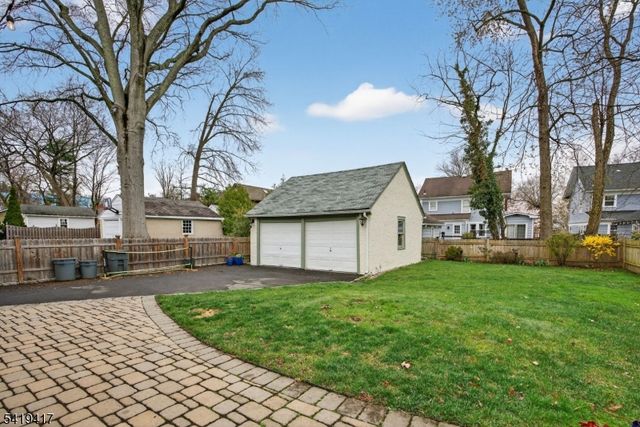 20 Parkview Dr, Millburn Twp., NJ 07041
