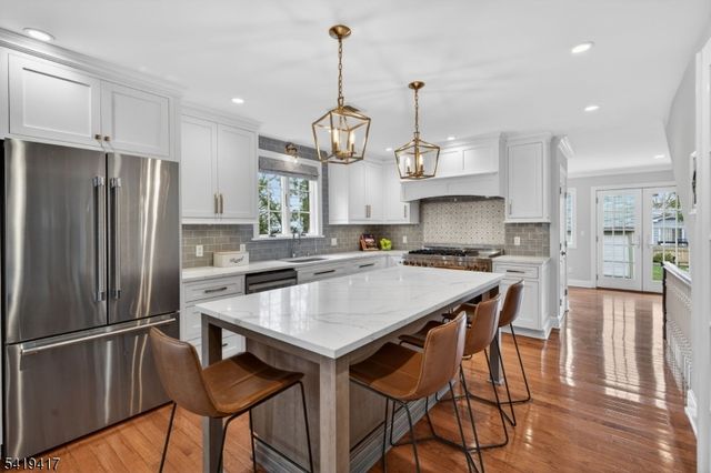 20 Parkview Dr, Millburn Twp., NJ 07041