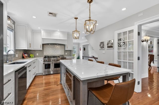 20 Parkview Dr, Millburn Twp., NJ 07041