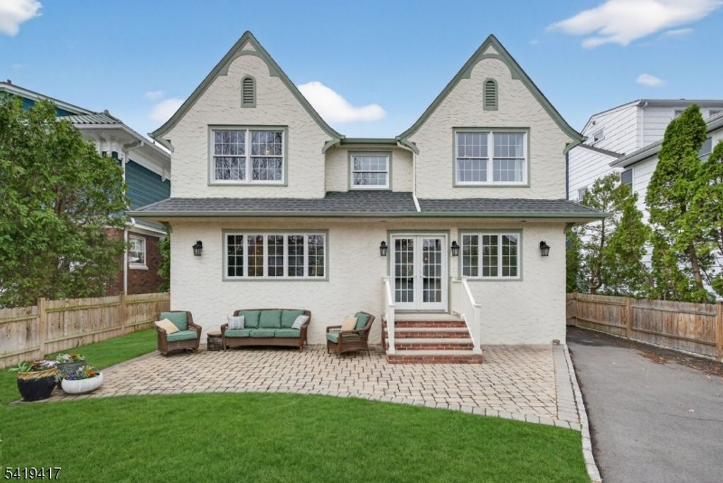 20 Parkview Dr, Millburn Twp., NJ 07041