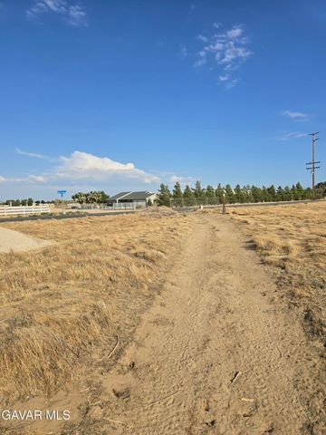 90 Stw Vic Avenue C6, Lancaster, CA 93536