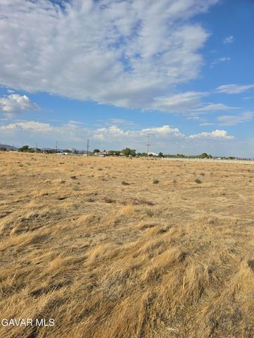90 Stw Vic Avenue C6, Lancaster, CA 93536