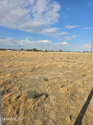 90 Stw Vic Avenue C6, Lancaster, CA 93536