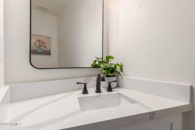 286 W PALOMINO Drive 26, Chandler, AZ 85225