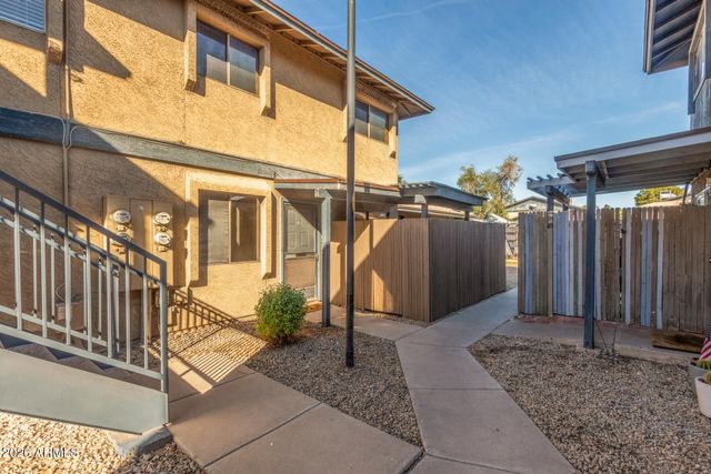 286 W PALOMINO Drive 26, Chandler, AZ 85225