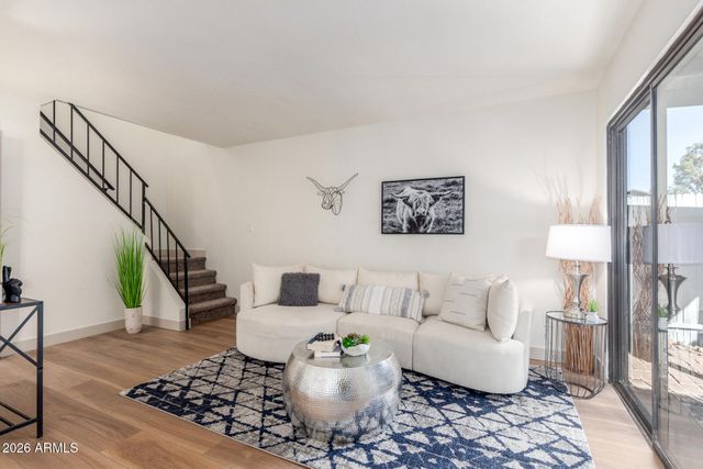 286 W PALOMINO Drive 26, Chandler, AZ 85225