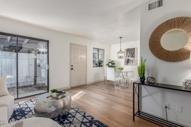 286 W PALOMINO Drive 26, Chandler, AZ 85225