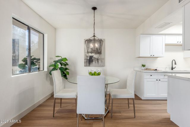 286 W PALOMINO Drive 26, Chandler, AZ 85225