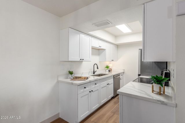 286 W PALOMINO Drive 26, Chandler, AZ 85225