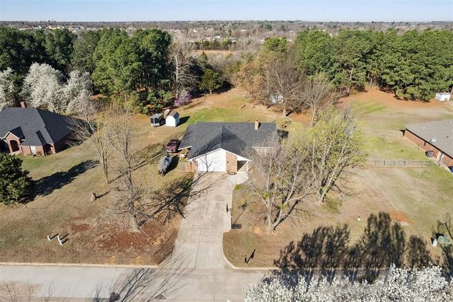 3881 Wild Canary Drive, Choctaw, OK 73020