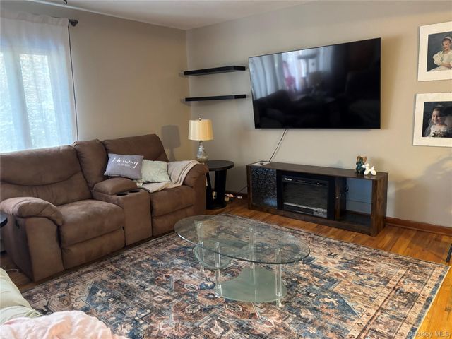 90 Madison Avenue, Westbury, NY 11590