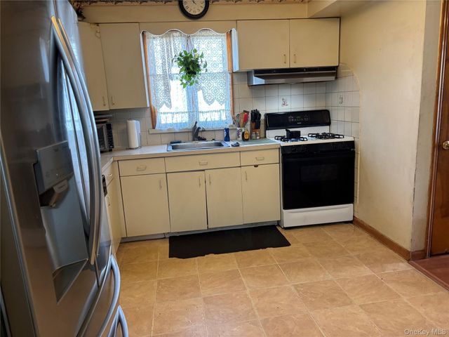 90 Madison Avenue, Westbury, NY 11590